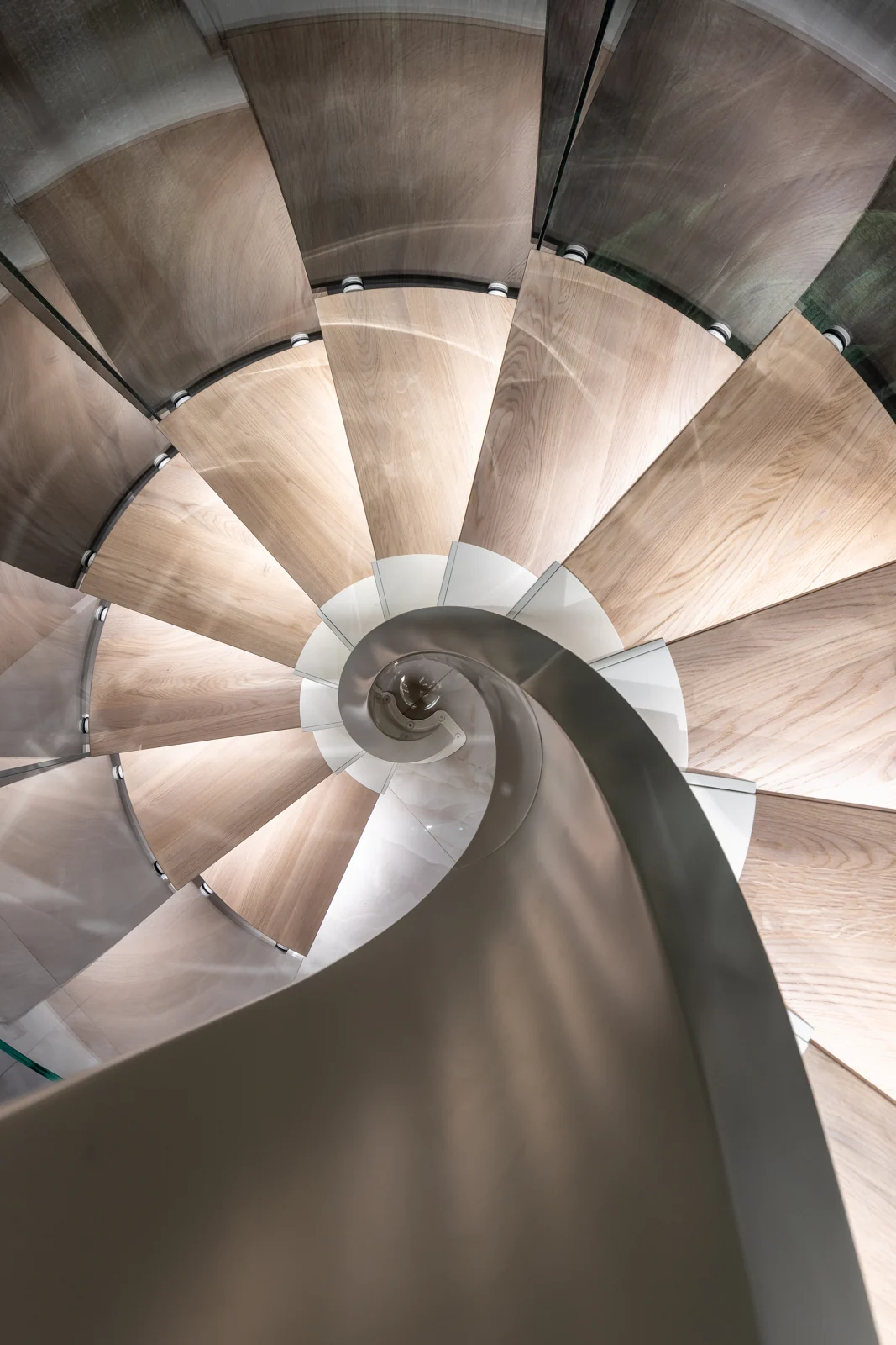 Timber treads arranged in a spiral