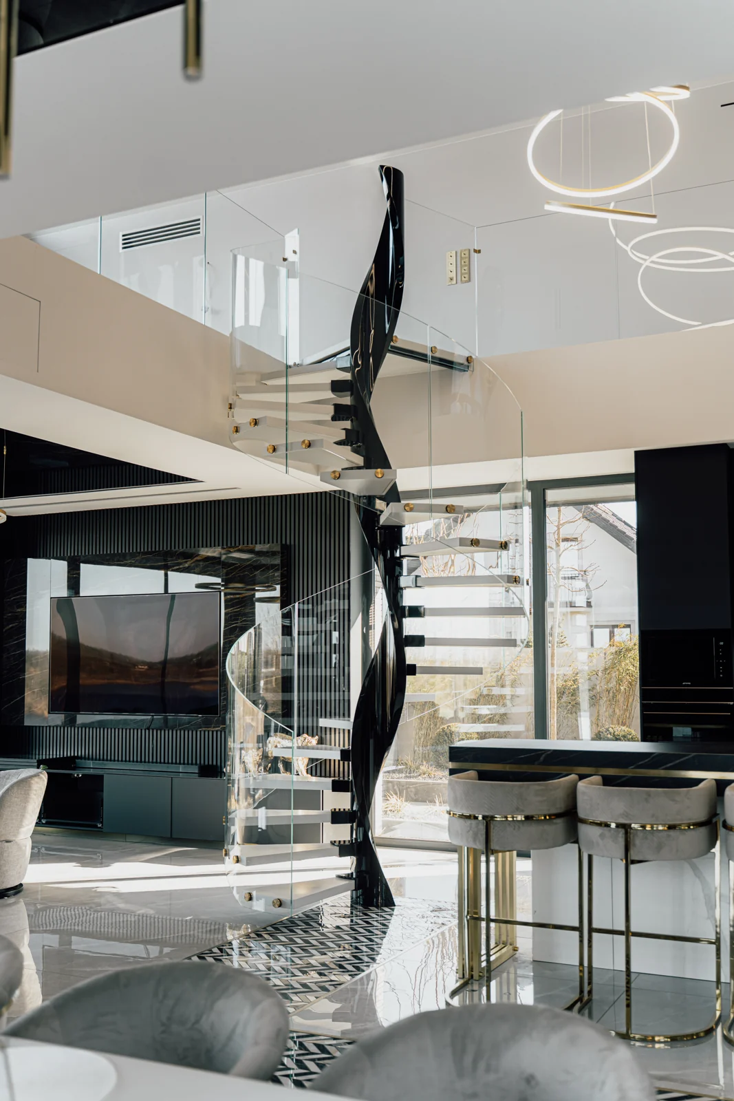 KAISER spiral staircase with a dark structure and light-coloured treads